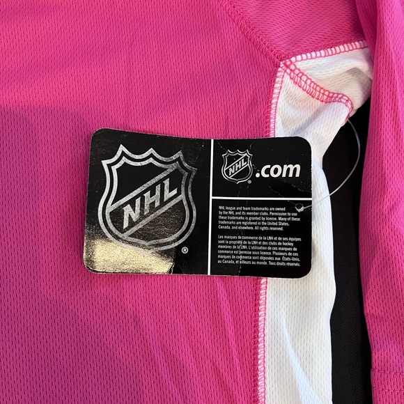 Toronto maple leafs women jersey, pink, brand new, still with tag - Picture 2 of 4